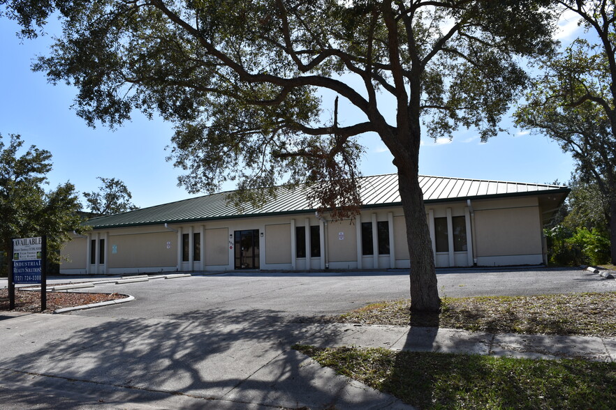 325 Scarlet Blvd, Oldsmar, FL for sale - Building Photo - Image 3 of 14