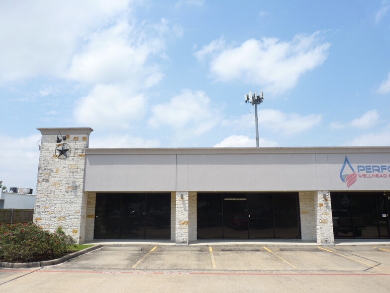 8525 Jackrabbit Rd, Houston, TX for lease - Building Photo - Image 1 of 4