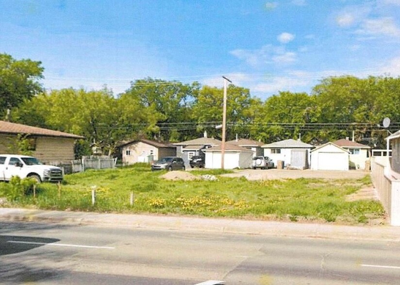 1868 Winnipeg St, Regina, SK for sale - Primary Photo - Image 1 of 2