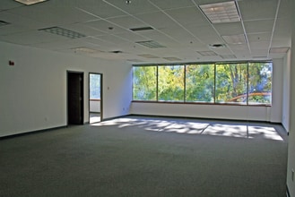 5 Walnut Grove Dr, Horsham Township, PA for lease Interior Photo- Image 1 of 6