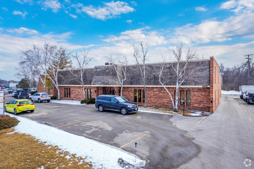 16225-16237 W Ryerson Rd, New Berlin, WI for lease - Building Photo - Image 1 of 5