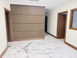 8421 Baymeadows Way, Jacksonville, FL for lease Lobby- Image 2 of 14