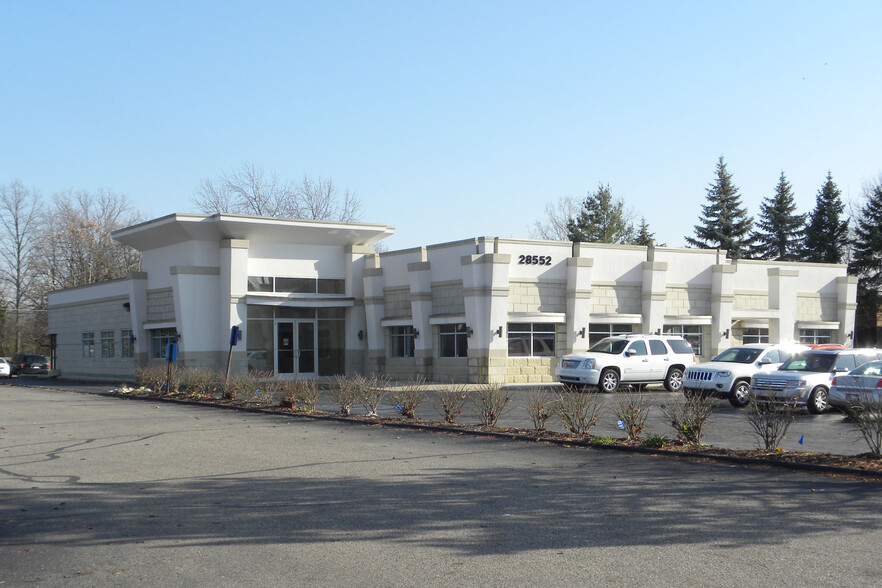 28552 Orchard Lake Rd, Farmington Hills, MI for lease - Building Photo - Image 1 of 2