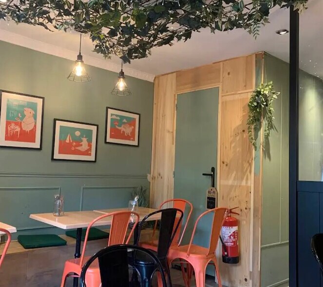 Retail in Paris for lease - Interior Photo - Image 3 of 4