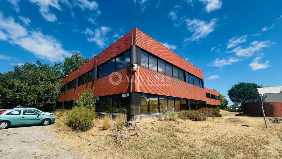 Office in Merignac for lease - Building Photo - Image 1 of 12