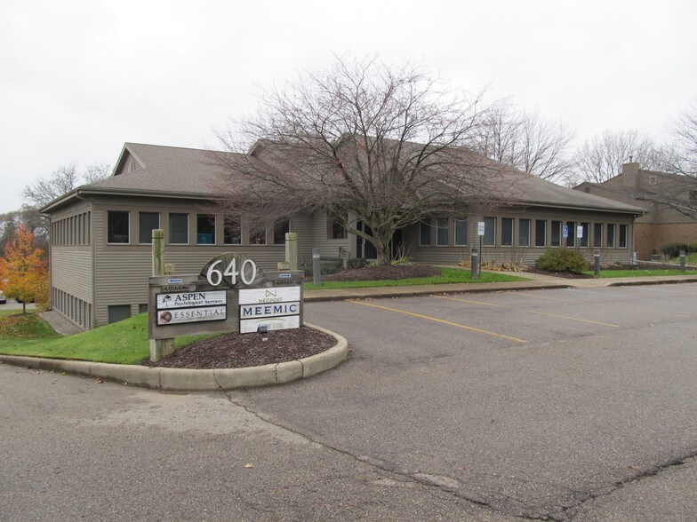 630-640 3 Mile Rd, Walker, MI for sale - Building Photo - Image 1 of 1
