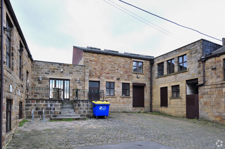 232 Stanningley Rd, Leeds, LS13 3BA