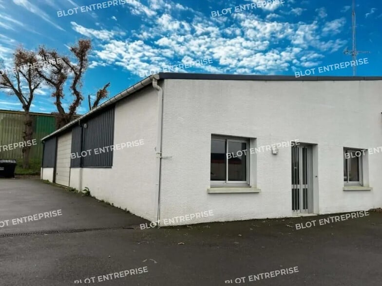 Office in Noyal-sur-Vilaine for lease - Building Photo - Image 1 of 5