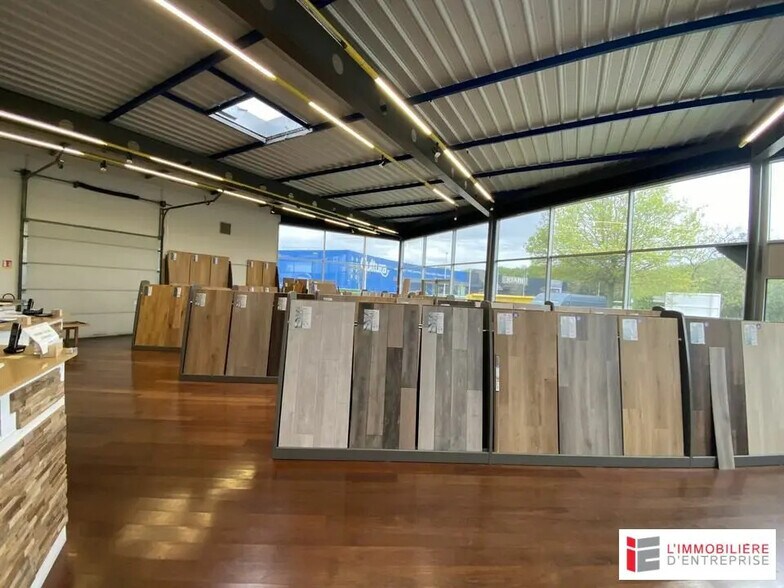 Retail in Chantepie for lease - Interior Photo - Image 2 of 7