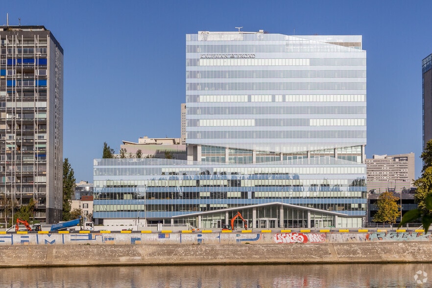 17 Quai Du Président Paul Doumer, Courbevoie for lease - Building Photo - Image 2 of 9