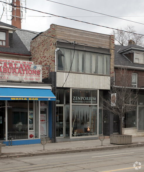 998 Queen St E, Toronto, ON for lease - Building Photo - Image 2 of 2