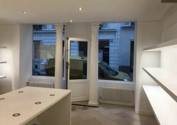 Office in Paris for lease Building Photo- Image 1 of 5