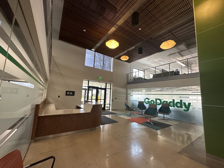 1 Parsons Dr, Hiawatha, IA for lease - Building Photo - Image 2 of 25