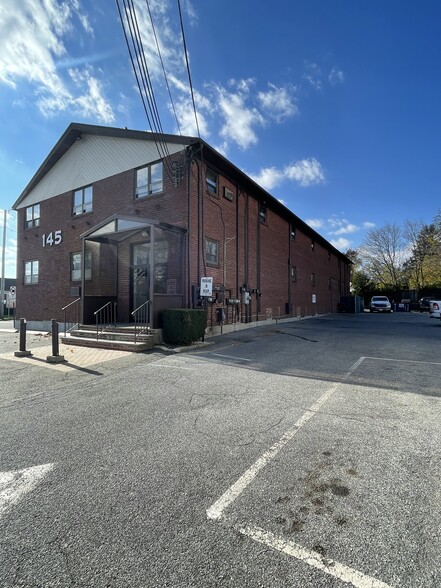 145 Commack Rd, Commack, NY for lease - Building Photo - Image 1 of 10