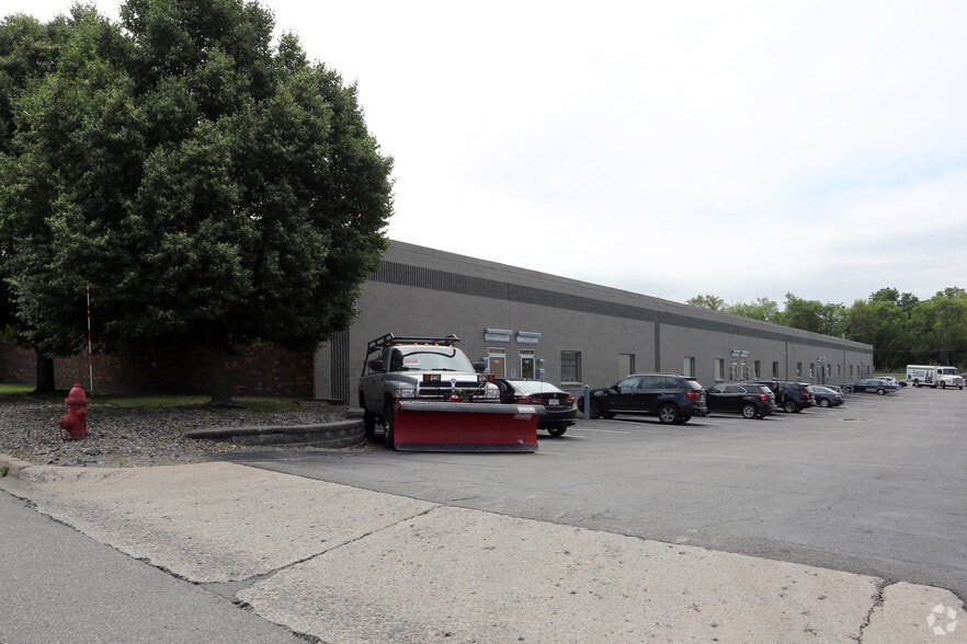 6309-6323 Cambridge St, Saint Louis Park, MN for lease - Building Photo - Image 2 of 3