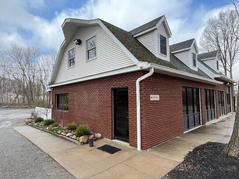 180 Duquesne St, Columbiana, OH for sale - Building Photo - Image 1 of 1