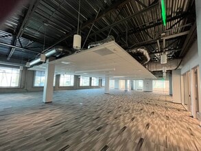 649 Lawrence Dr, Thousand Oaks, CA for lease Interior Photo- Image 1 of 3