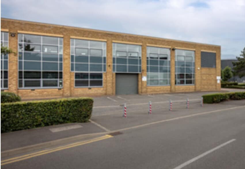 391 Edinburgh Ave, Slough for lease - Building Photo - Image 3 of 4