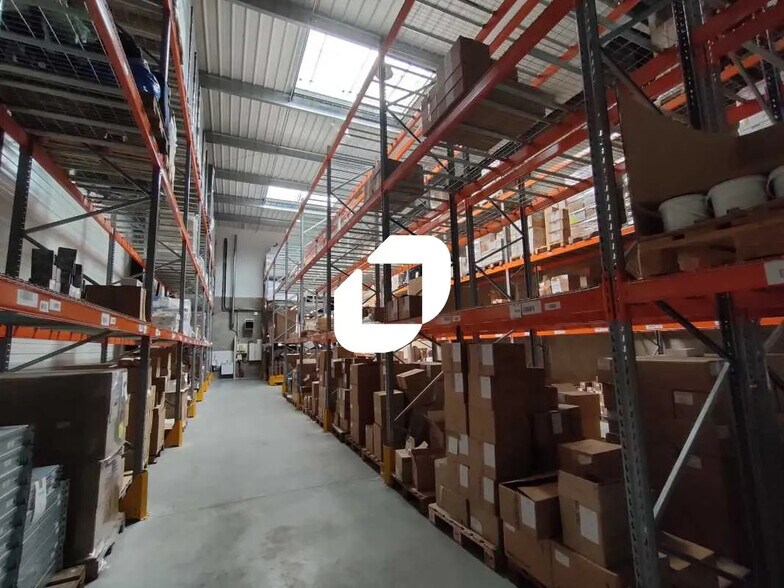 Flex in SAINT CYR L ECOLE for lease - Interior Photo - Image 2 of 6