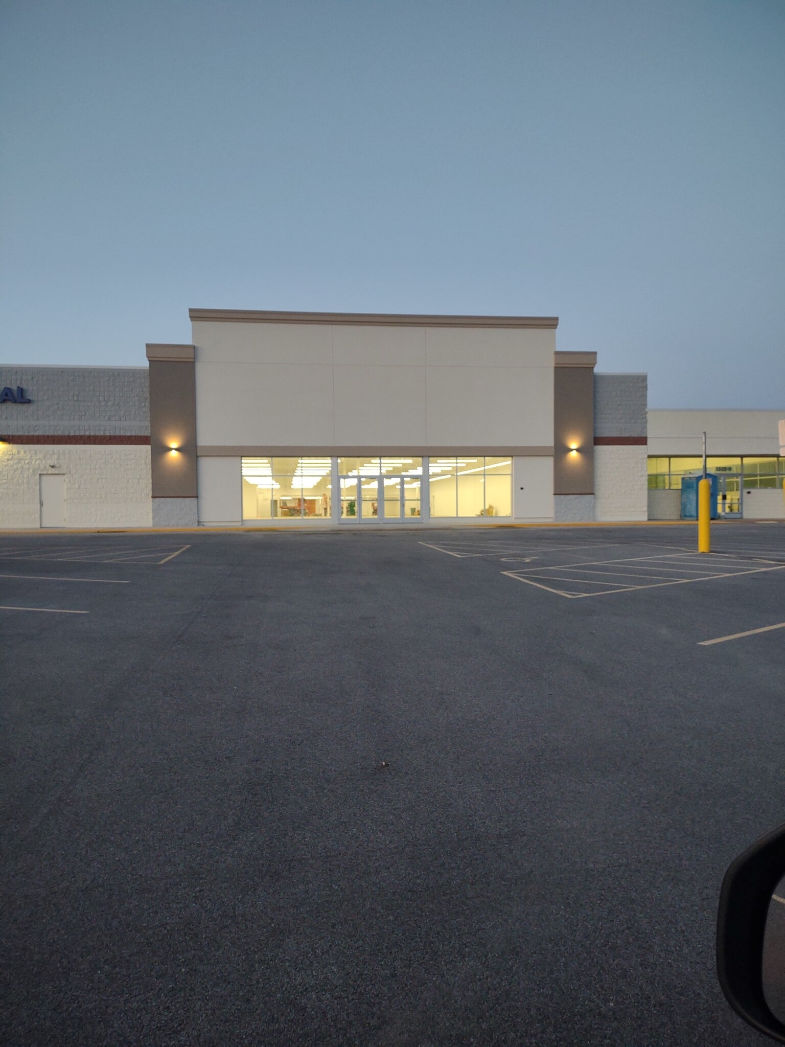 1325 E Jackson St, Macomb, IL for lease Building Photo- Image 1 of 8