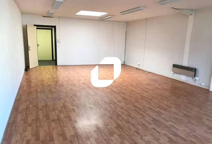 Office in Neuilly-sur-Marne for lease - Interior Photo - Image 3 of 6