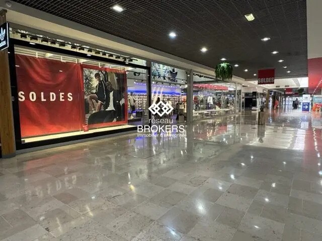 Retail in Avignon for lease - Lobby - Image 2 of 7