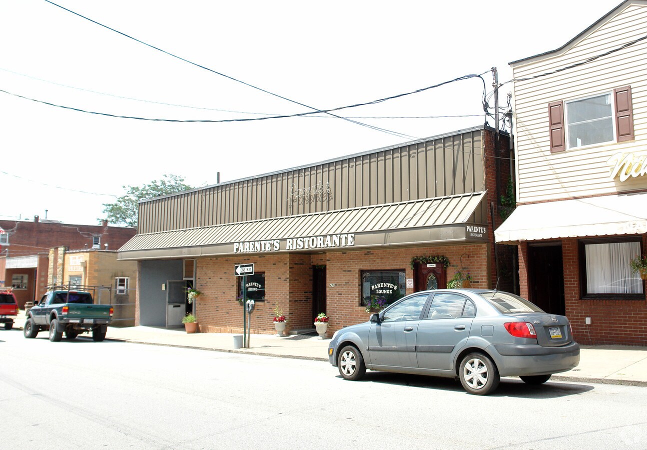 425 Cavitt Ave, Trafford, PA 15085