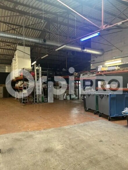 Flex in Mareuil-lès-Meaux for lease - Interior Photo - Image 1 of 2