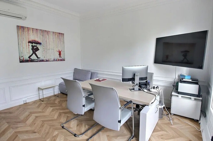Office in Paris for lease - Building Photo - Image 2 of 10