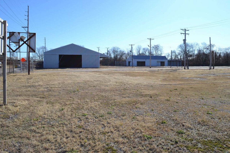 104 St. Clair Ave, East Saint Louis, IL for lease - Building Photo - Image 3 of 8