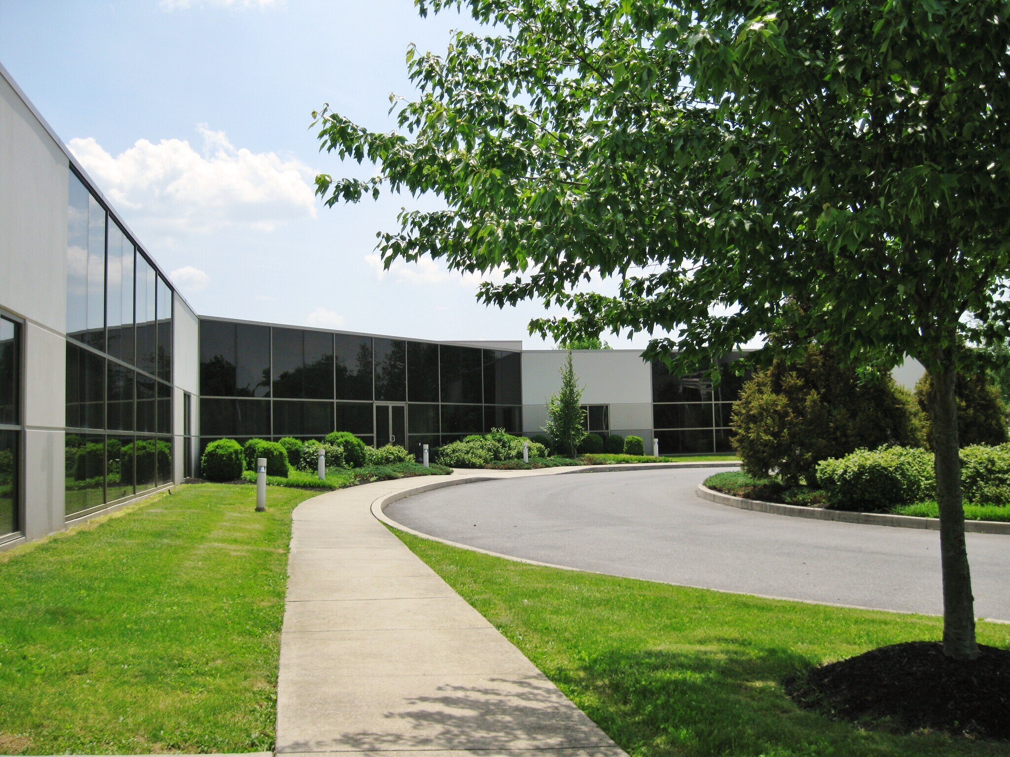 2800 Baglyos Cir, Bethlehem, PA for lease Building Photo- Image 1 of 2