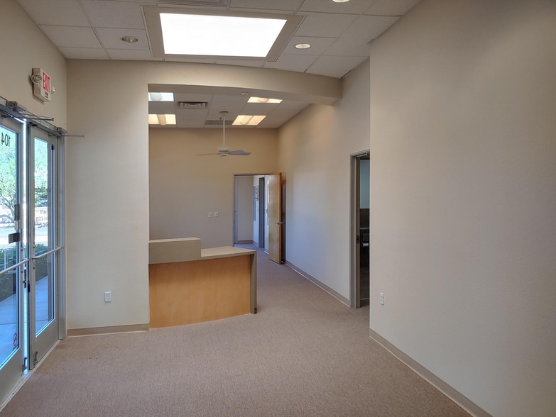17431 N 71st Dr, Glendale, AZ for lease - Building Photo - Image 2 of 9