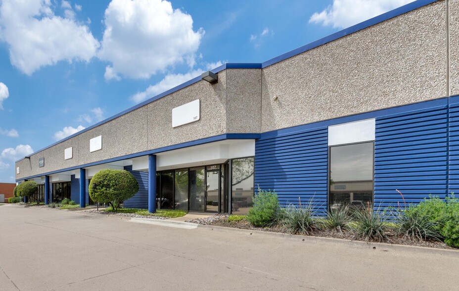 2433 Lacy Ln, Carrollton, TX for lease - Building Photo - Image 1 of 3