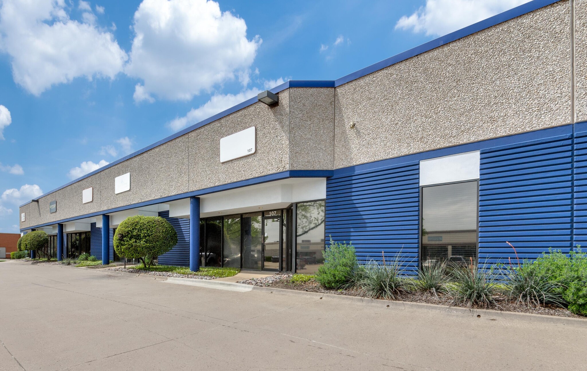 2433 Lacy Ln, Carrollton, TX for lease Building Photo- Image 1 of 4