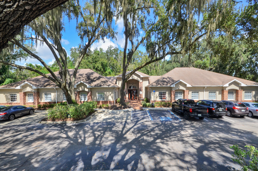 150 E Bloomingdale Ave, Brandon, FL for sale - Building Photo - Image 1 of 1