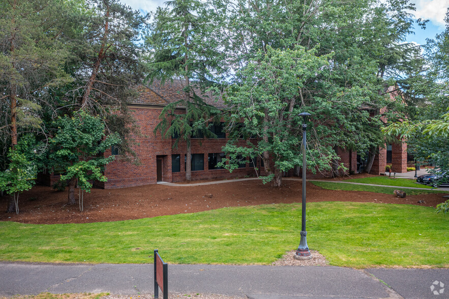 300 Oswego Pointe Dr, Lake Oswego, OR for lease - Building Photo - Image 3 of 18