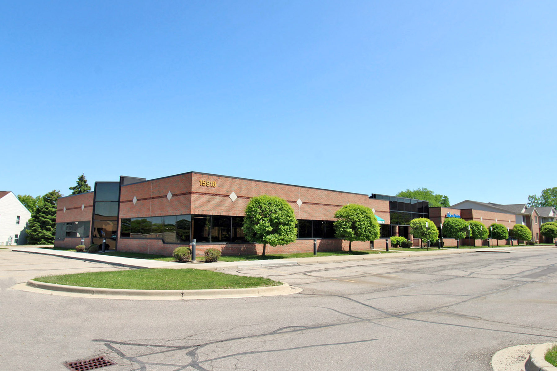 15918 19 Mile Rd, Clinton Township, MI for lease Building Photo- Image 1 of 6