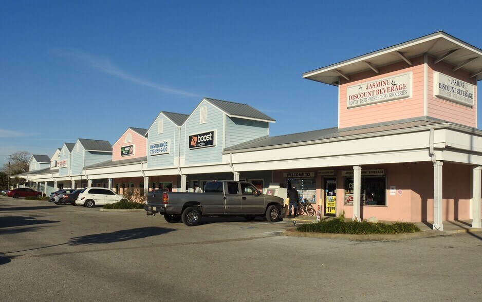 10604-10622 Devco Dr, Port Richey, FL for sale - Building Photo - Image 1 of 1