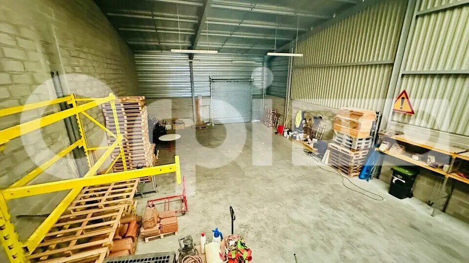 Flex in SAINT-JEAN-D'ILLAC for sale - Interior Photo - Image 3 of 4