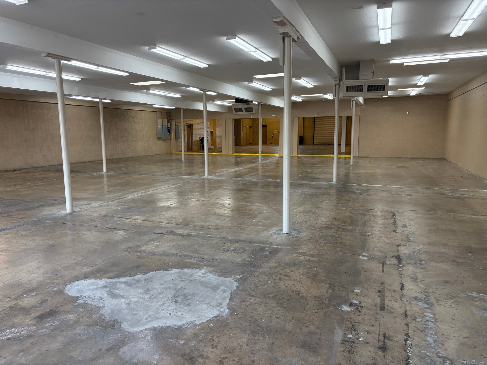 3409 W Bethany Home Rd, Phoenix, AZ for lease Interior Photo- Image 1 of 7
