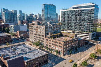 920 N Franklin St, Chicago, IL - AERIAL  map view