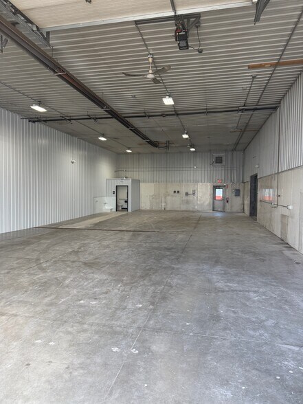 W1968 Industrial Dr, Freedom, WI for lease - Interior Photo - Image 2 of 6