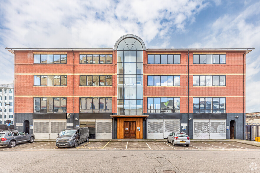 145-163 Freston Rd, London for lease - Primary Photo - Image 1 of 6