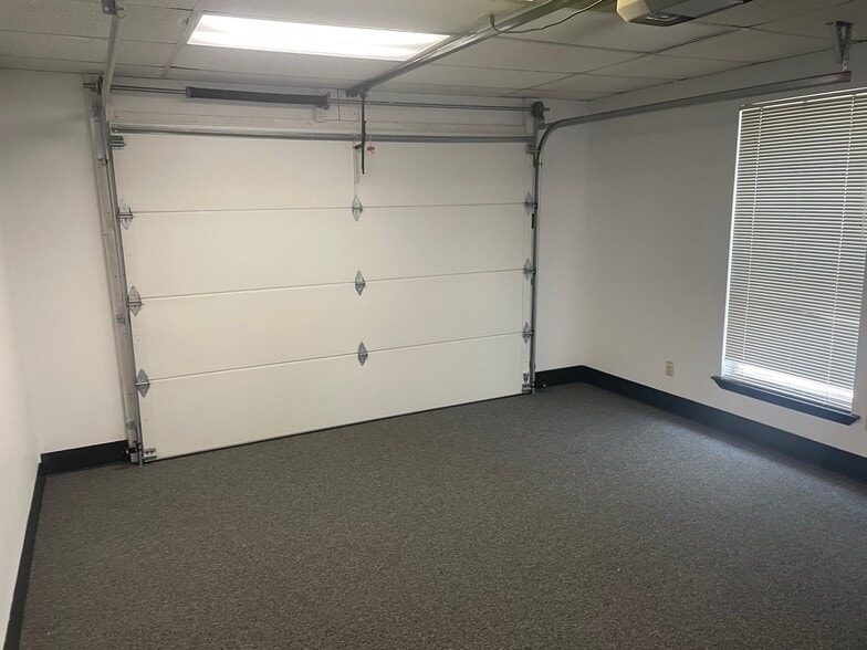 203 Beasley Dr, Franklin, TN for lease - Interior Photo - Image 2 of 6