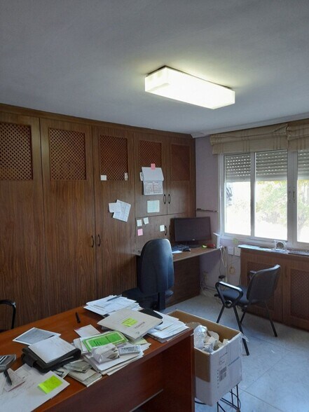 Retail in Cáceres for lease - Building Photo - Image 1 of 7