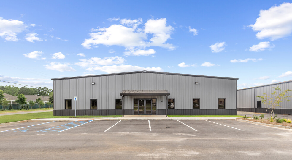 321 Nypro Ln, Dothan, AL for lease - Building Photo - Image 2 of 32