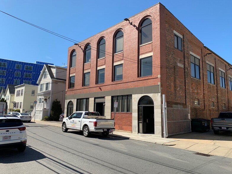 22-26 Lincoln St, Brighton, MA for lease - Building Photo - Image 1 of 7