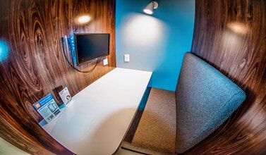 252 W Esplanade, North Vancouver, BC for lease Interior Photo- Image 2 of 4