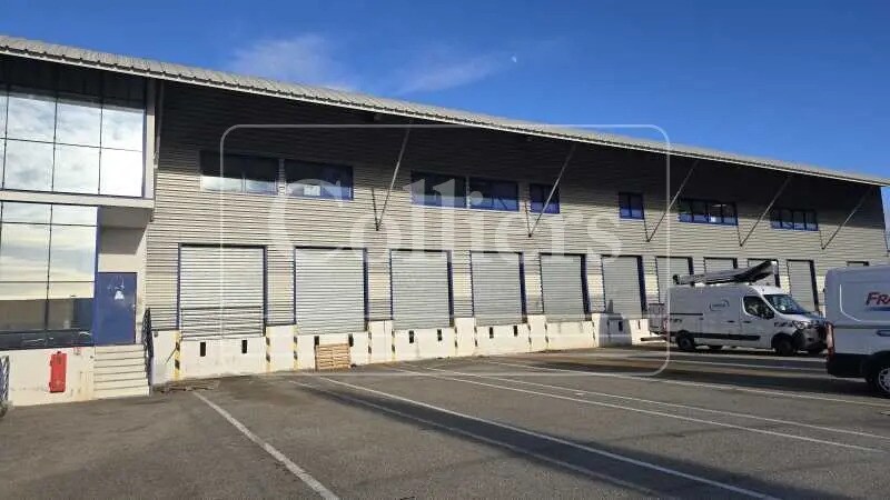 Flex in Aix-en-Provence for lease - Building Photo - Image 1 of 5