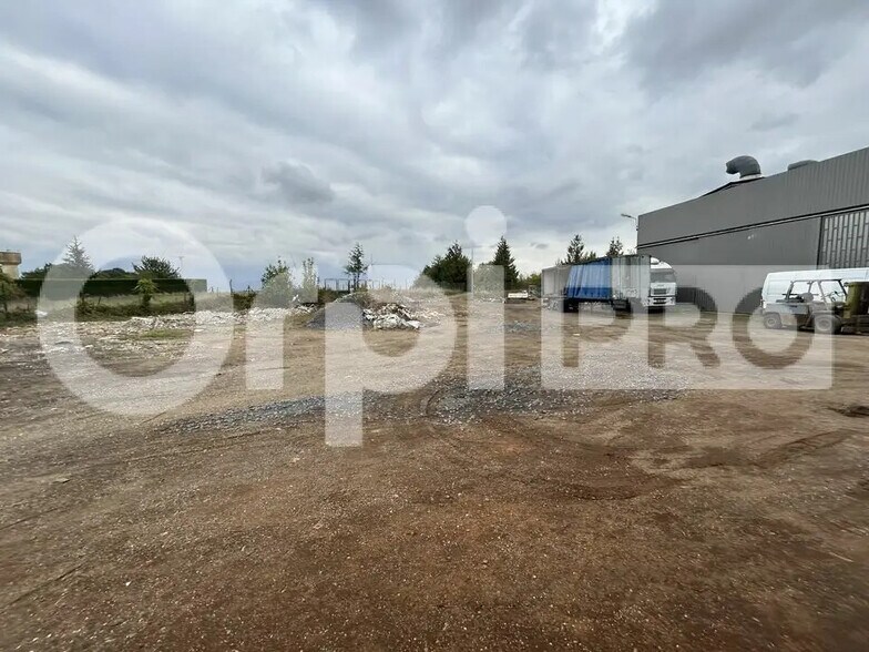 Flex in Breteuil for sale - Building Photo - Image 2 of 7